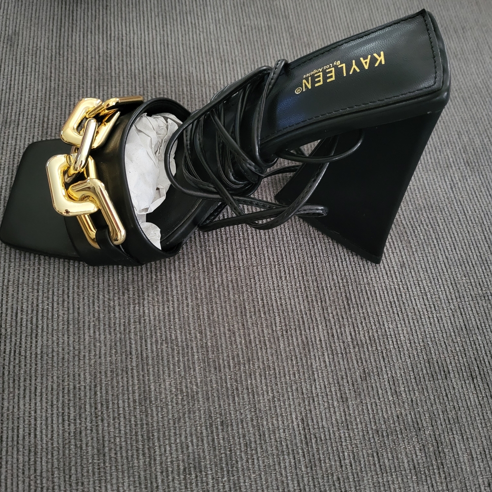 KAYLEEN Black Heeled Sandals with Gold Chain